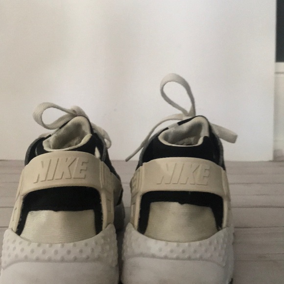 Nike Huarache shoes for girls - Picture 3 of 5